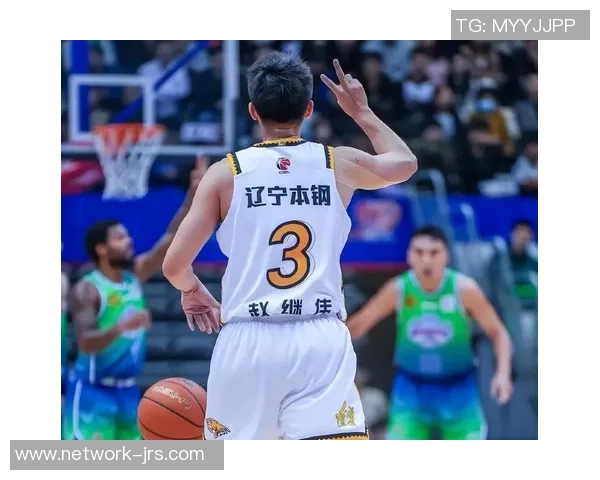 CBA八一队与四川队激战正酣赛场精彩瞬间引发球迷热议 CBA八一队与四川队激战正酣赛场精彩瞬间引发球迷热议